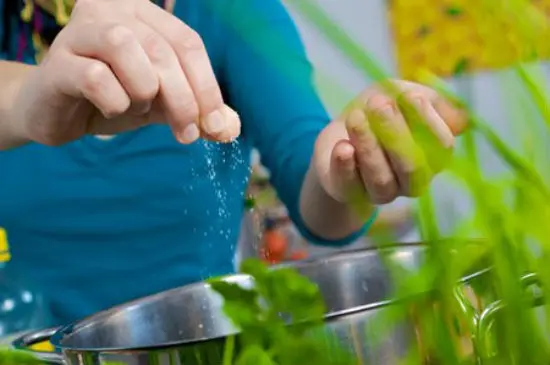 Biết cách sử dụng muối giúp bạn nấu ăn ngon hơn