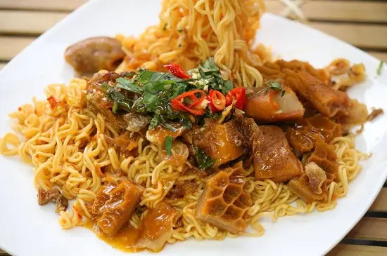 món ăn đường phố việt nam mỳ phá lấu