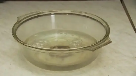 hòa nước rửa bát và baking soda
