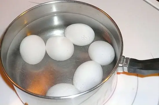 3 mẹo luộc chín trứng nhanh và chuẩn