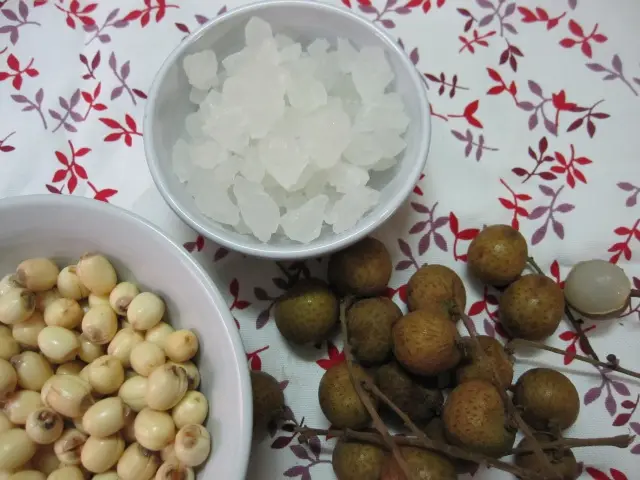 5 cách nấu chè hạt sen thơm ngon thanh mát đúng chuẩn tại nhà