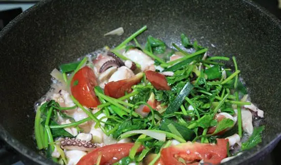 BẠCH TUỘC XÀO CẦN TỎI