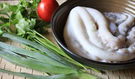 BẠCH TUỘC XÀO CẦN TỎI CHO BỮA CƠM THÊM ẤM ÁP