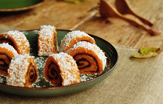 bánh cuộn bí đỏ bột nếp không cần lò nướng