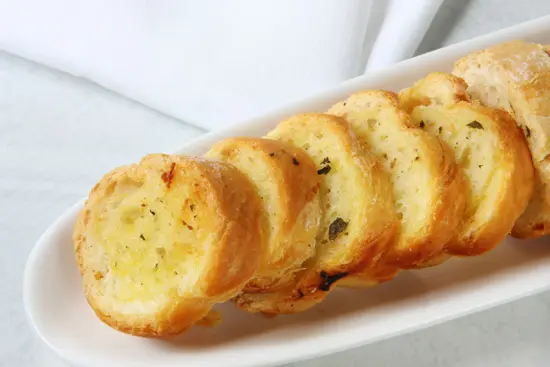 BÁNH MỲ BƠ TỎI NGON NHƯ NHÀ HÀNG