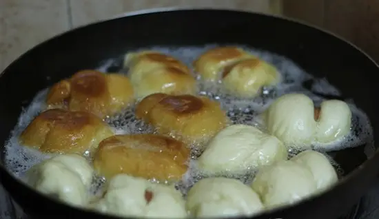 BÁNH MỲ CHIÊN XÚC XÍCH THƠM NGON CHO BÉ