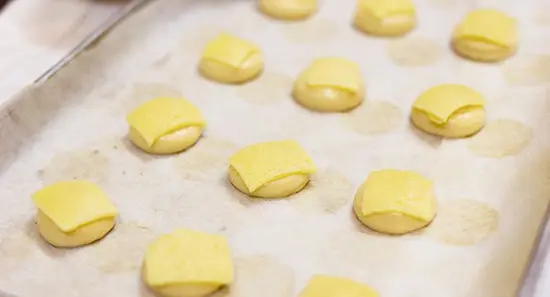 banh-su-kem-nhan-custard-4
