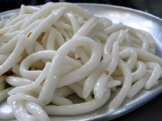 Bánh tằm bì thơm ngon béo ngậy