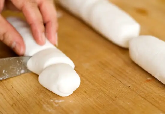 chia bột thành các phần bằng nhau