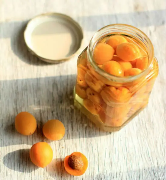 lọ mơ ngâm muối đường cần để sạch, khô