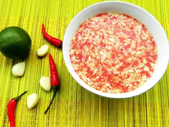 Bát nước chấm nem có đủ hương, mĩ , vị