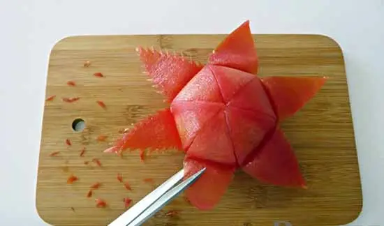 BÔNG HOA TỪ CÀ CHUA VÀ DƯA CHUỘT