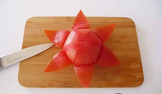 BÔNG HOA TỪ CÀ CHUA VÀ DƯA CHUỘT