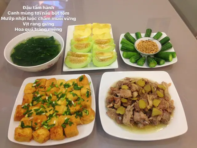 Bữa cơm gia đình số 1