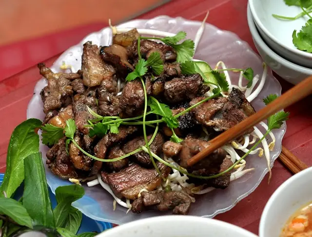 BÚN CHẢ NGAN NƯỚNG NỔI TIẾNG PHỐ HÀNG BÔNG