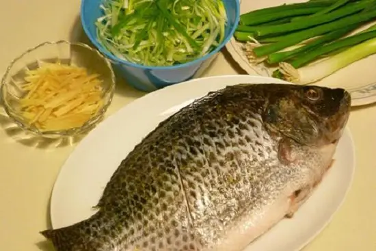 món ngon đơn giản từ cá rô phi cá rô phi hấp hành gừng nguyên liệu
