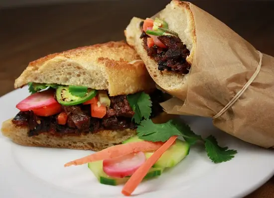 món ăn việt nam nổi tiếng bánh mì việt ở mỹ
