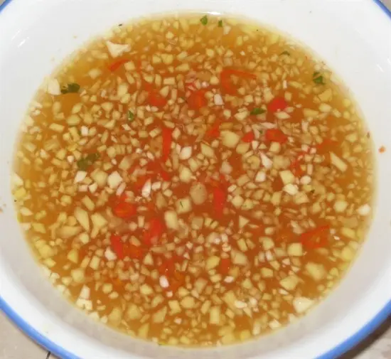Nước mắm để chấm món cá hấp bia