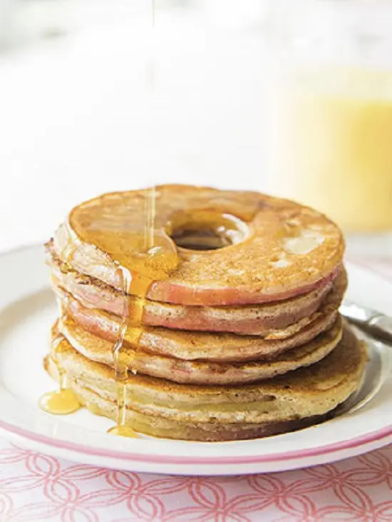 Cách làm Apple Ring Pancakes – Bánh táo cổ điển siêu ngon