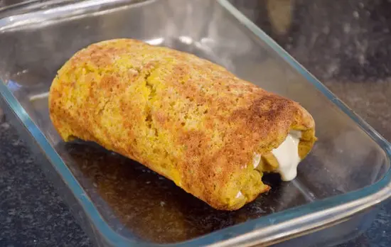 bánh bí đỏ cuộn kem thơm ngon