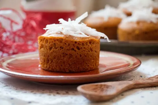 bánh bông lan caramel dừa tươi không cần lò nướng