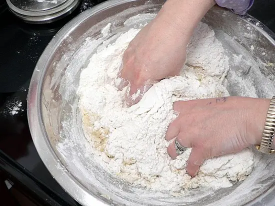 Cách làm bánh bông lan quế ngon như ngoài hàng 6