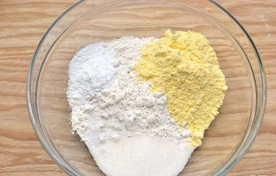 trộn các loại bột khô