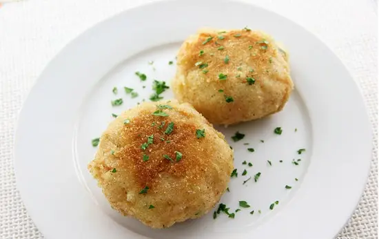bánh cá hồi với khoai tây nghiền hấp dẫn