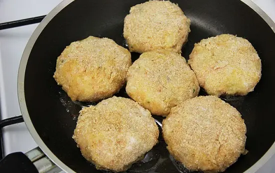 chiên bánh cá hồi