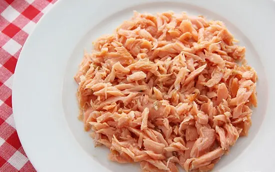 xé vụn cá hồi