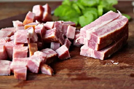 thịt xông khói thái hạt lựu