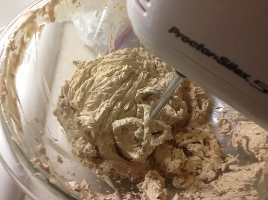 bánh cuộn kem mocha dễ làm