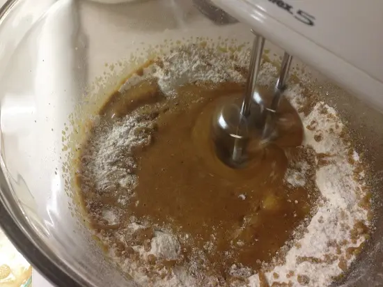 cách làm bánh cuộn kem mocha