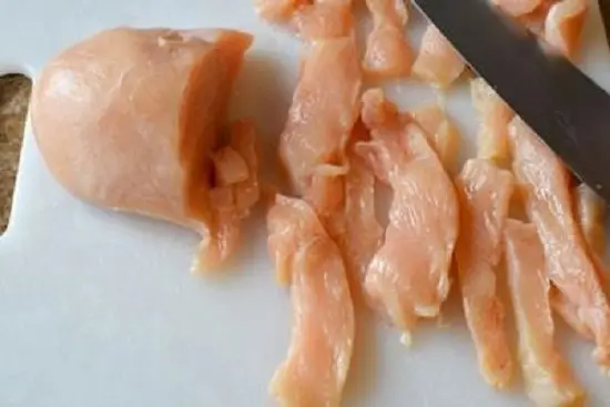 Cách làm bánh cuộn thịt gà mới lạ ngon tuyệt 3