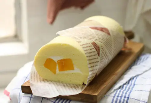 Cách làm bánh cuộn xoài thơm ngon