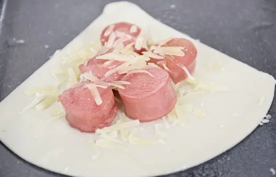 Làm bánh cuộn xúc xích nhanh chóng cho bữa sáng 6
