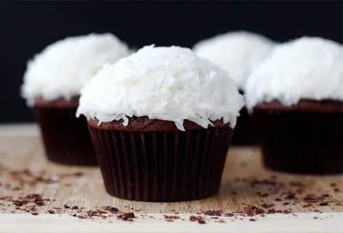 banh-cupcake-chocolate-dua