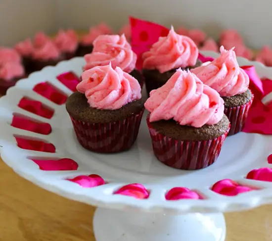 banh-cupcake-huong-dau-8