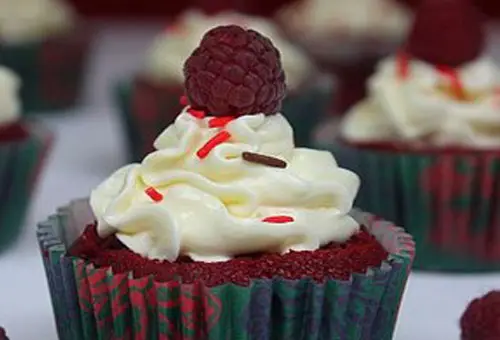 Cách làm bánh Cupcake nhung đỏ đẹp mắt