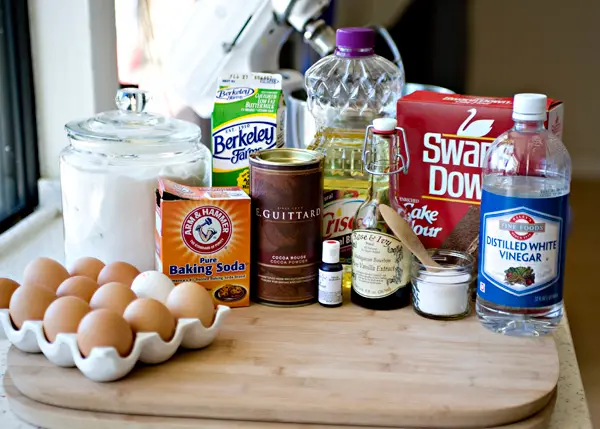 Cách làm bánh cupceke red velvet thật đơn giản 2