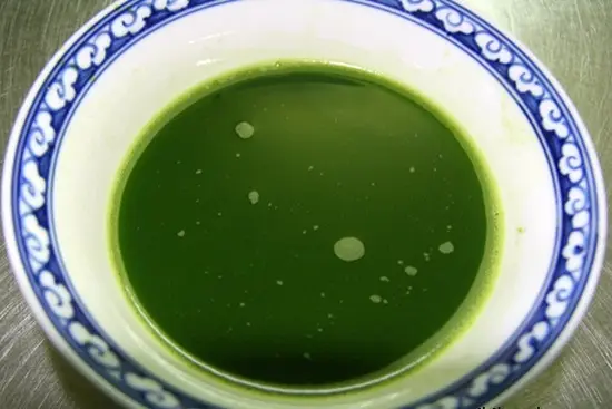 bánh da lợn nhân đậu xanh xay lá dứa