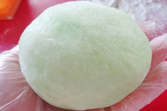 cach-lam-banh-deo-la-dưa-nhan-dau-xanh-4