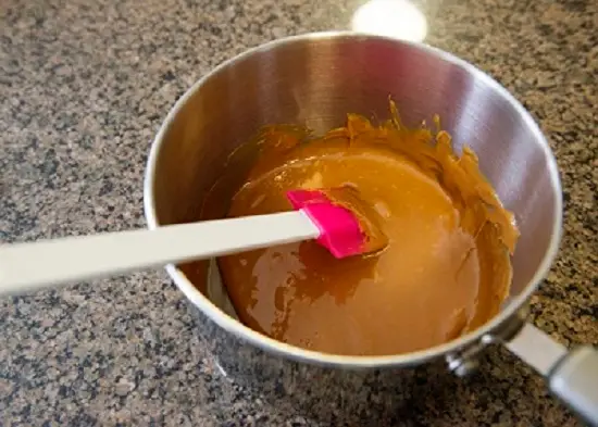 đun kẹo caramel