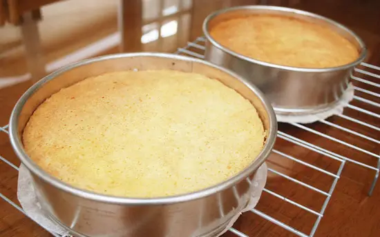 làm bánh gato bằng lò vi sóng nướng bánh