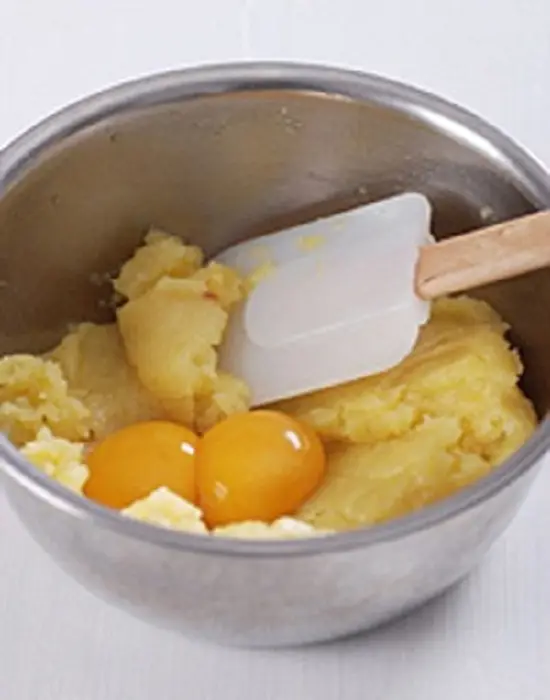 trộn trứng với khoai tây
