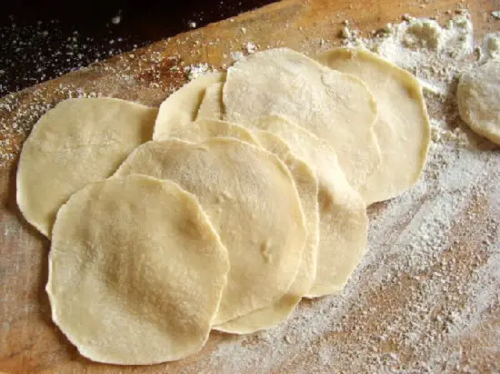 cán mỏng bánh