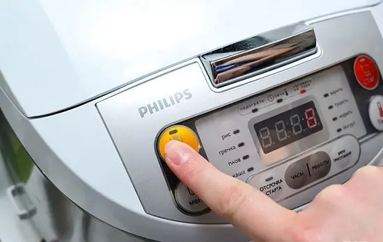 tắt nồi hấp và để bánh yên trong nồi