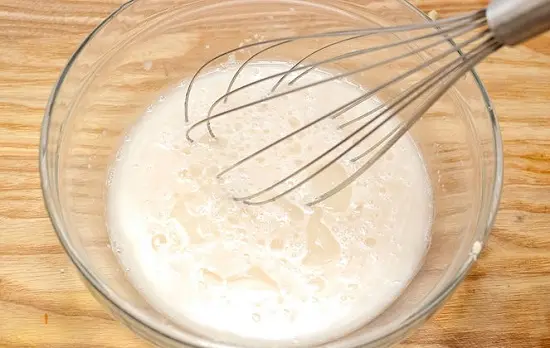 hòa nước đường với nấm men
