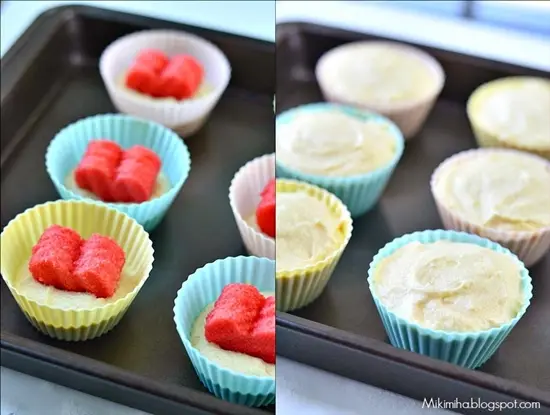 cach-lam-banh-Hidden heart cupcake -2