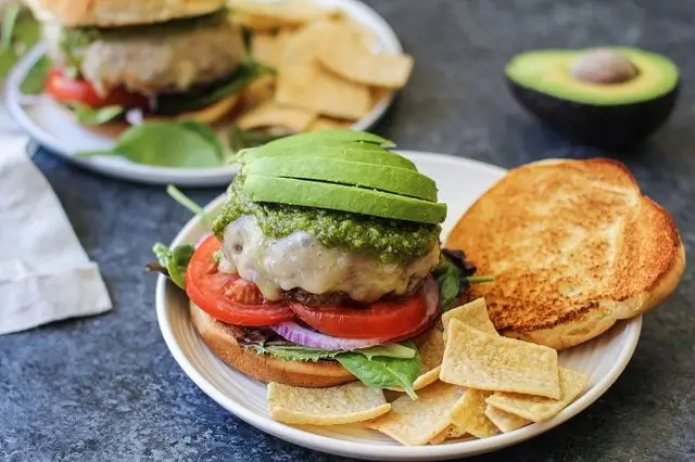 Cách làm bánh humburger thơm ngon cho bữa sáng chi tiết